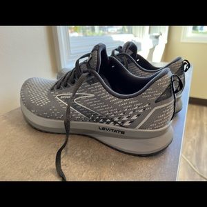 Brooks, size 10, worn twice. Bought brand new not even a week ago.